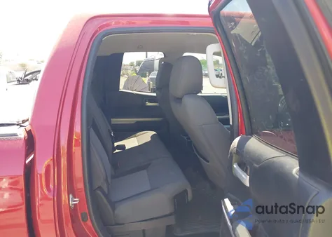 2016 Toyota Tundra Sr5 5.7L V8 z USA, uszkodzony, nr VIN 5TFUY5F18GX577187